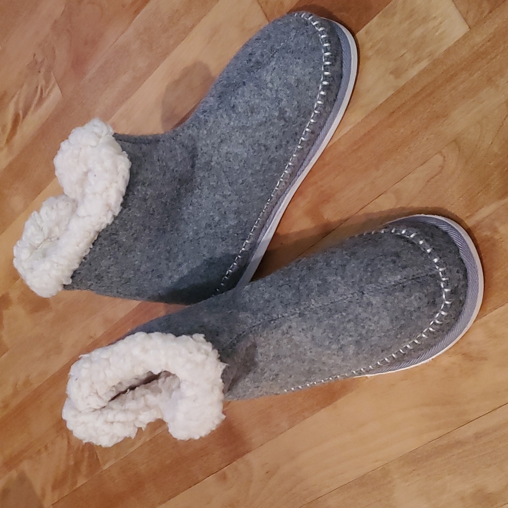 Gray boot slippers by Gaahuu size S 5/6